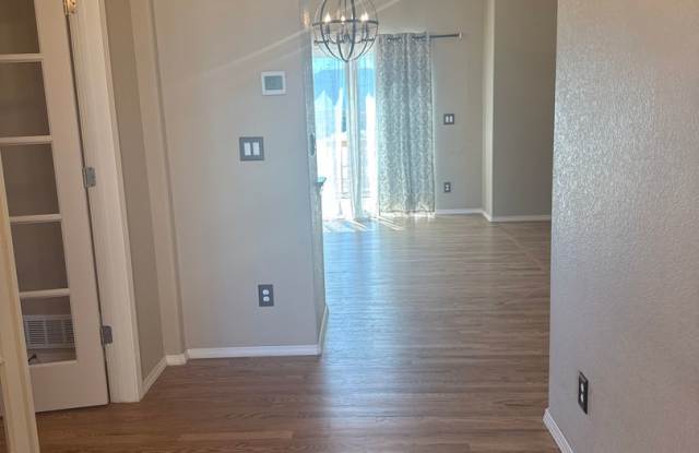 MOVE-IN SPECIAL!!  Pine Creek Beauty! 5 bedroom, 3.5 bath Home Gallery 3