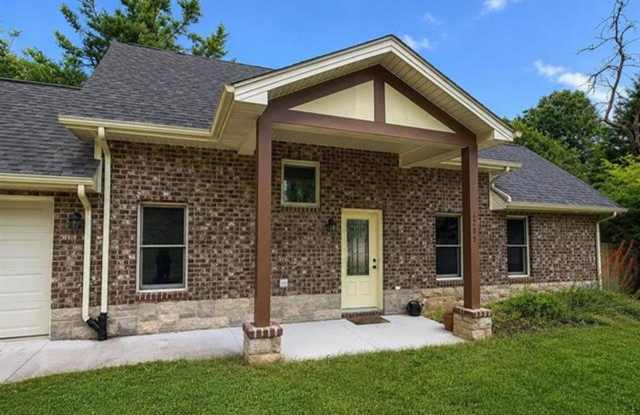3 Bedroom Home in Convenient Christiansburg Location photos photos