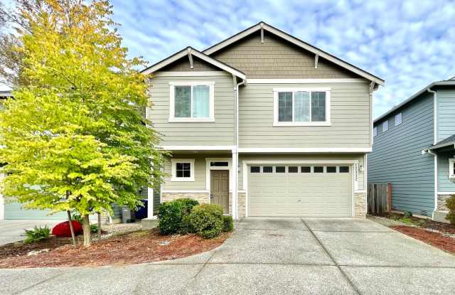 Modern 2017 Built Home in Silver Lake - 12312 23rd Drive Southeast, Eastmont, WA 98208