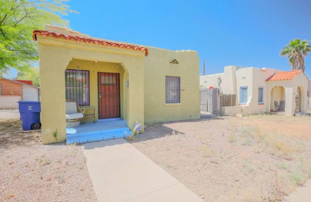 ACROSS STREET FROM UOFA!!! WON'T LAST!! 2 Bedroom 1 Bathroom photos photos ACROSS STREET FROM UOFA!!! WON'T LAST!! 2 Bedroom 1 Bathroom photos photos