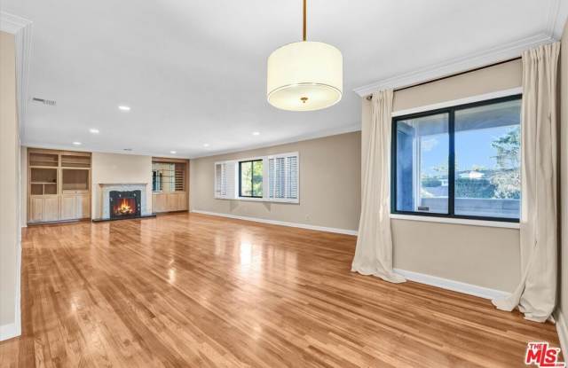 11901 W Sunset Blvd - 11901 Sunset Boulevard, Los Angeles, CA 90049