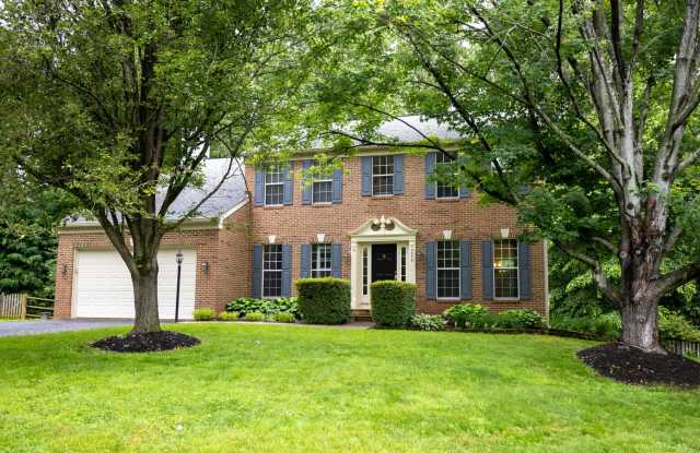 Beautiful Single Family Home on 1/2 Acre Lot! photos photos