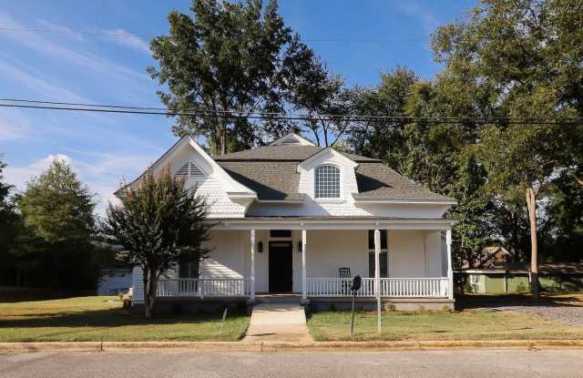 $1200 OFF your first month! Gallery 3