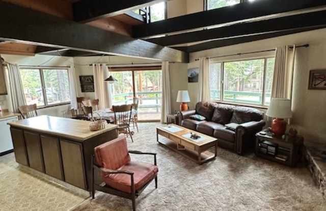 Cute single family 3Bd home available for a seasonal 3-5 month lease! Call me today to inquire!! Gallery 4