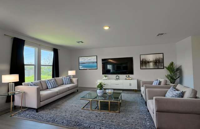 Like new 4/2.5 home (2023) in Morgan Heights with loft and big yard Gallery 4