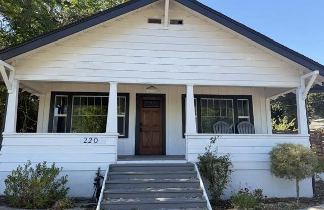 2203 Oak St Gallery 2