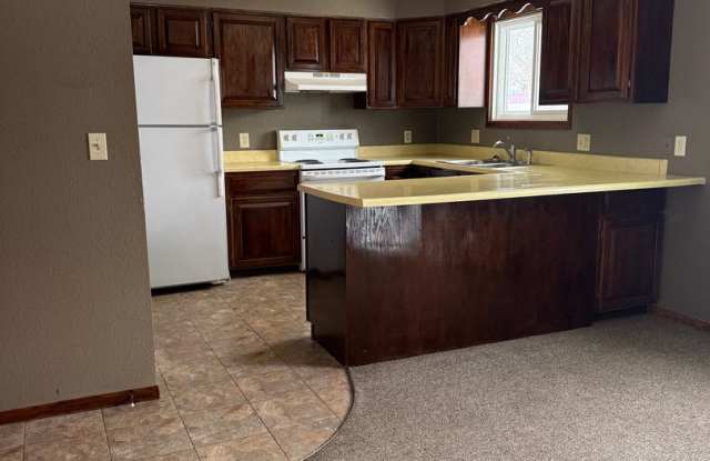 4 bedroom, 1.5 bath home - 404 North 21st Street, Bismarck, ND 58501