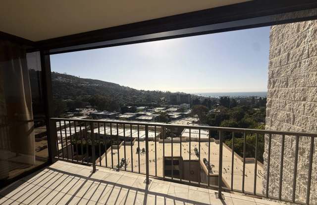 2500 Torrey Pines Rd Gallery 1