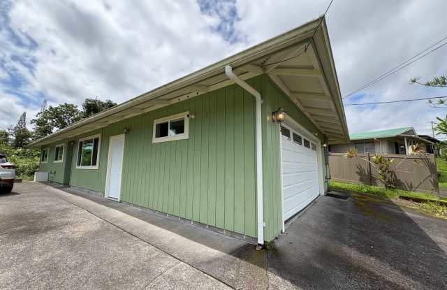 Lovely 3 Bedroom 2 Bath in the Kaumana Area Gallery 3