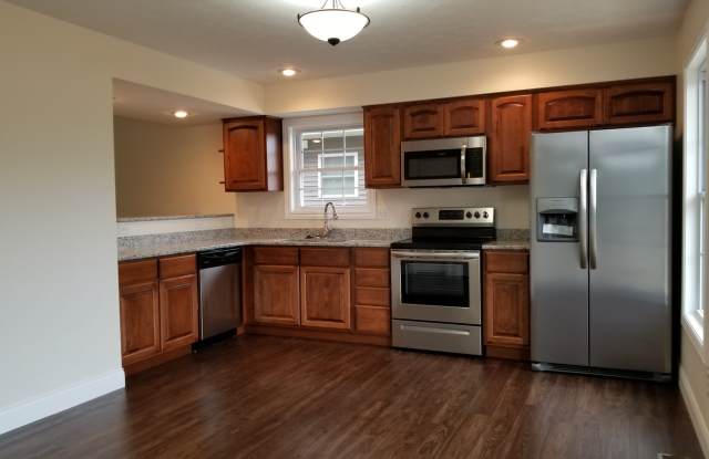 BEAUTIFUL TOWNHOUSE IN BLOOMINGTON, Great Deal! photos photos