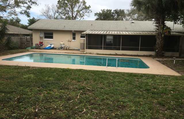 626 Pershing Dr Gallery 2