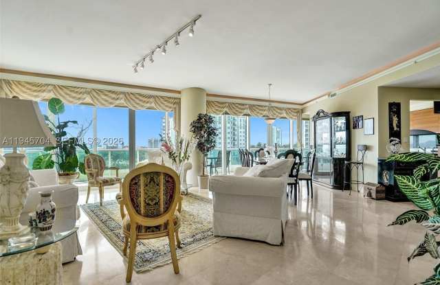 19955 NE 38th Ct Gallery 3