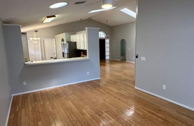 COMING SOON!! Charming Lake Mary Home - 3 Bed/2 Bath Gallery 4