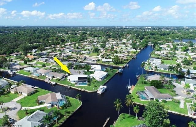 4342 S Gulf Circle - 4342 South Gulf Circle, Lochmoor Waterway Estates, FL 33903