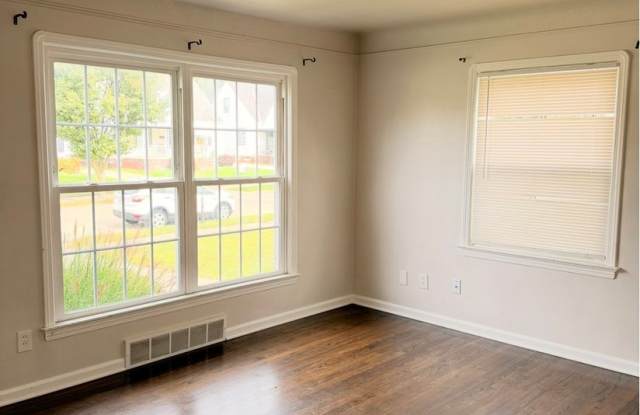 Charming 3-Bedroom Home with Garage in Brooklyn, – $1,800/Month Gallery 3