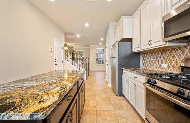 Captivating 2 Bedroom, 2.5 Bath Condo in Brushy Creek Gated Community - 7220 Wyoming Springs Drive, Brushy Creek, TX 78681