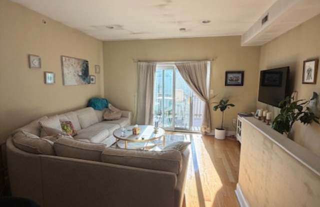 827 Corinthian Ave. - 3 photos photos