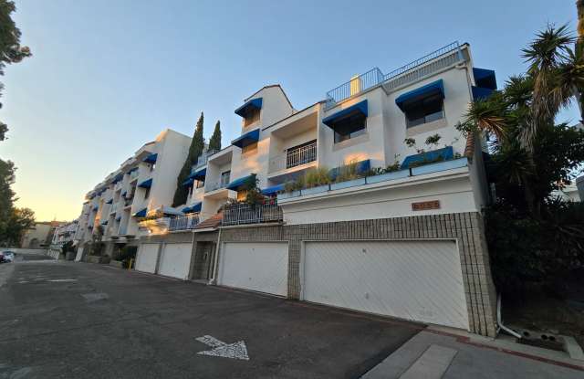Spacious 3-Bedroom Condo in UTC Area, San Diego - 8320 Regents Road, San Diego, CA 92122