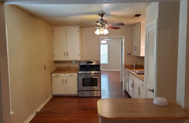 5029 Royal Dr Gallery 3