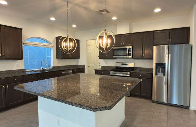 Spacious 5 bedrooms home with 2.5 bathrooms Gallery 3