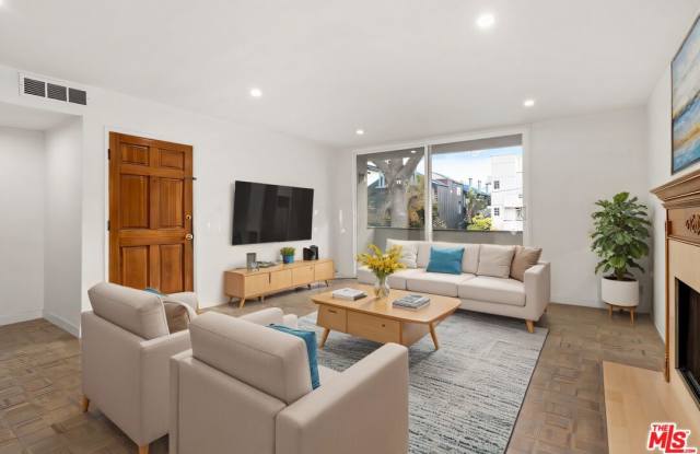4213 Whitsett Ave - 4213 Whitsett Avenue, Los Angeles, CA 91604