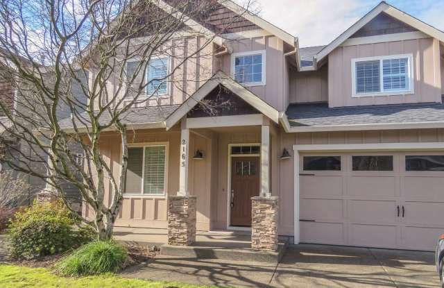 Master on Main- 3 Bedroom Plus 3 Bath Home Available Now in Newberg ** photos photos