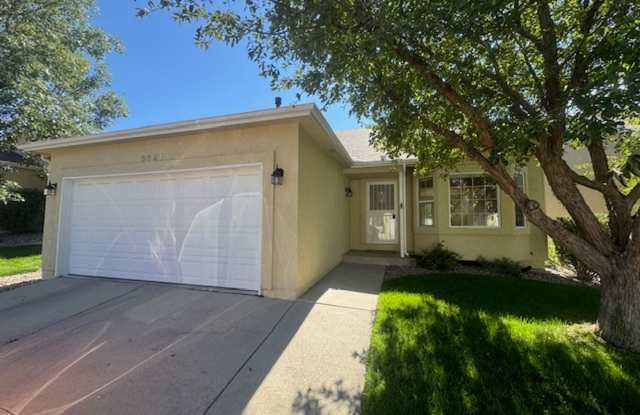 Spacious 3-Bedroom, 3-Bath Home with Open-Space Views & Attached Garage Gallery 1