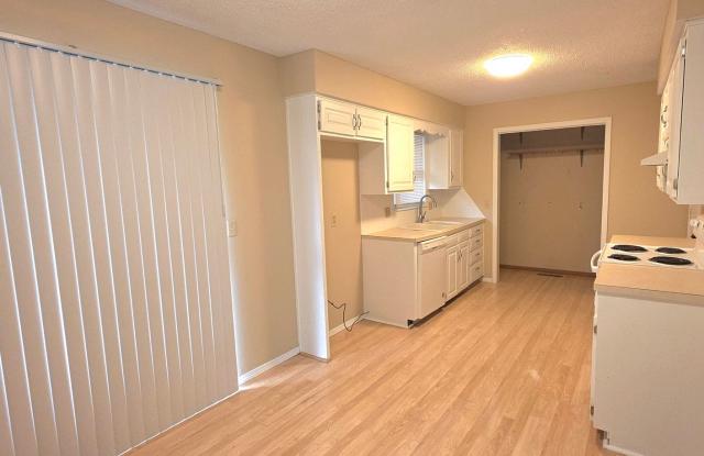 2 Bedroom 2 Bathroom Home $995! Gallery 4