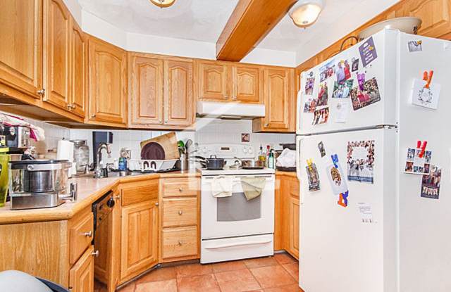 Nicely renovated 1 bed in the heart of Beacon Hill! - 39 Charles Street, Boston, MA 02114