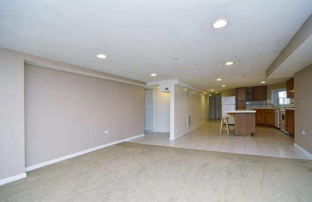 2129 West Lunt Avenue Gallery 4
