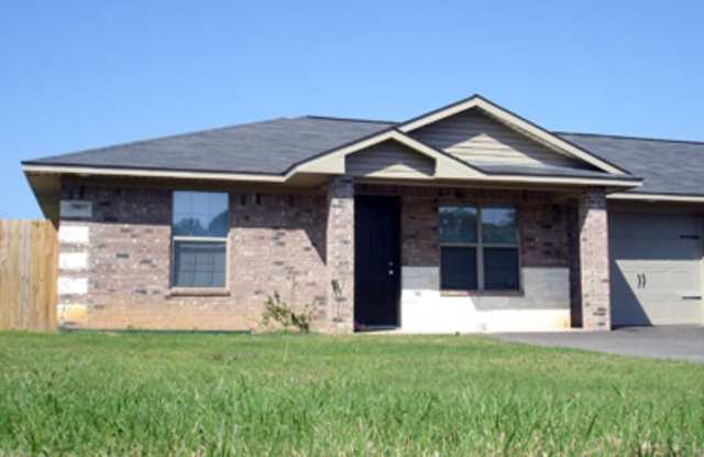 Coming Soon: 2 Bedroom Duplex in Lindale! photos photos