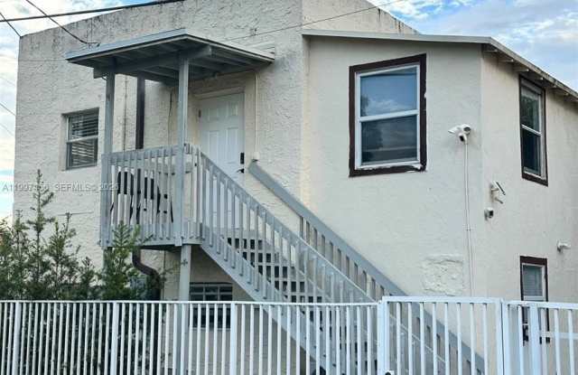 2160 SW 17th St photos photos