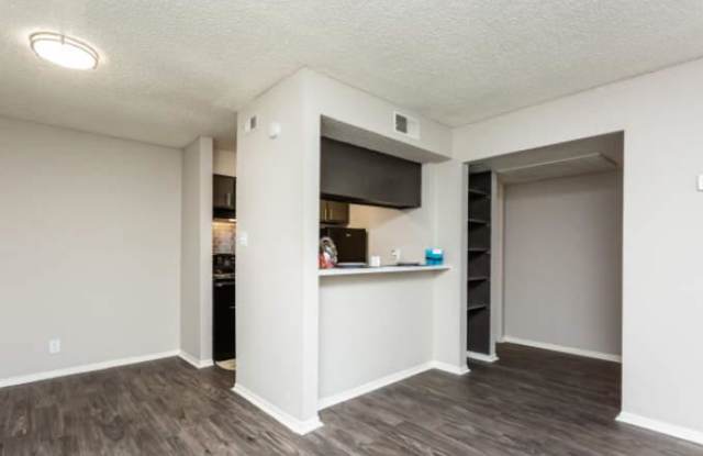 4063 Thousand Oaks Dr Gallery 1