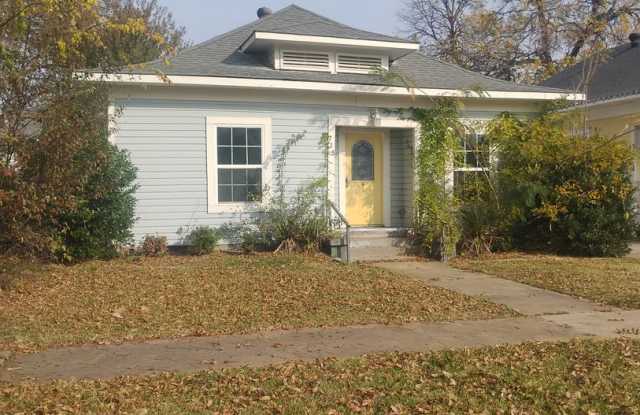 Welcome home! - 715 McLish Avenue Southwest, Ardmore, OK 73401