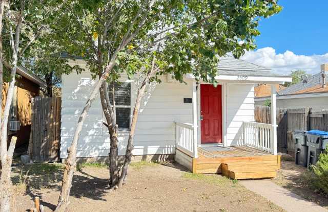 2 BEDROOM, 1 BATHROOM SINGLE FAMILY HOME CLOSE TO DOWNTOWN CHEYENNE photos photos