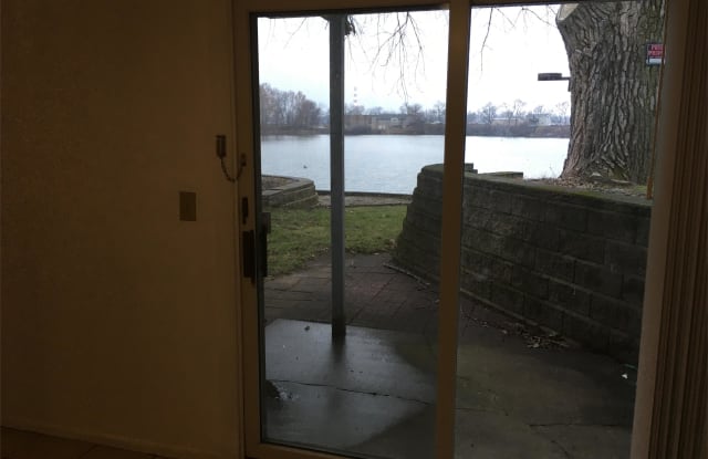 2433 Lakeshore Dr., Apt. 2 Gallery 2