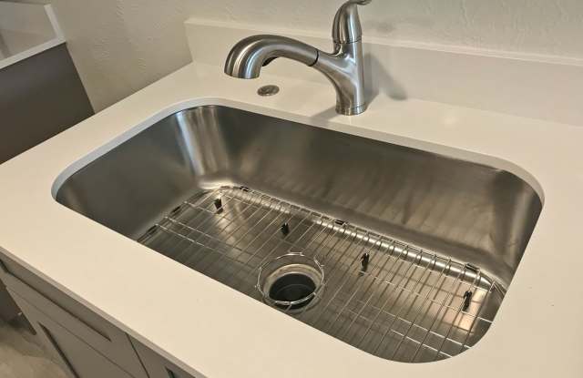 Renovated 2-Bed Retreat in Prime Englewood | Steps from City Center, Light Rail & Hospitals Gallery 3