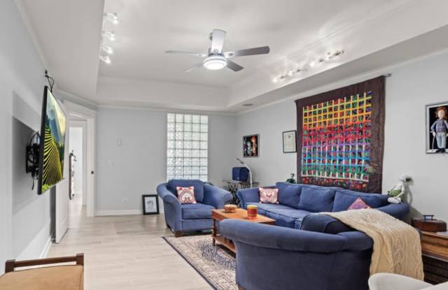1900 Girard Place South Gallery 1