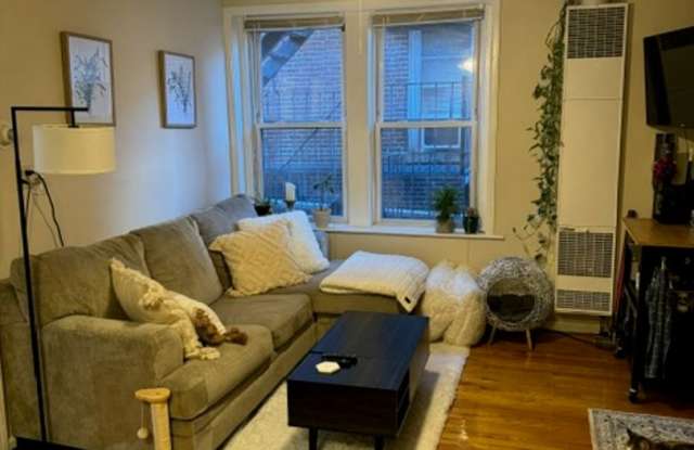 Charming 2-Bedroom Apartment in North End - NO BROKER FEE! Gallery 1