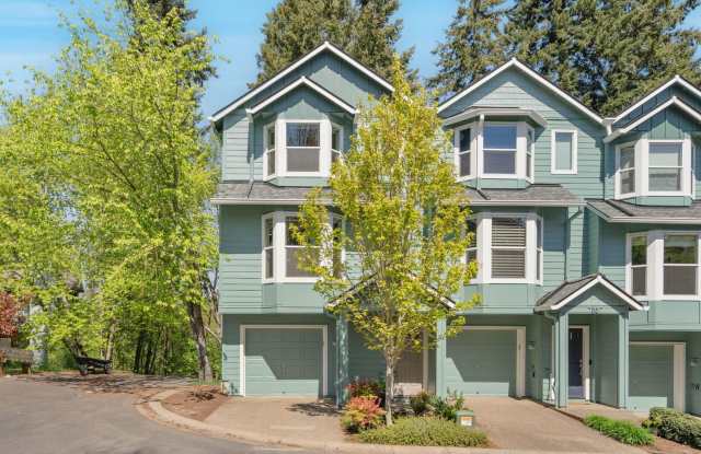 Bright, spacious 3-bdrm/2.5 bath Tigard townhome. Fireplace, balcony, 2-car garage, W/D photos photos