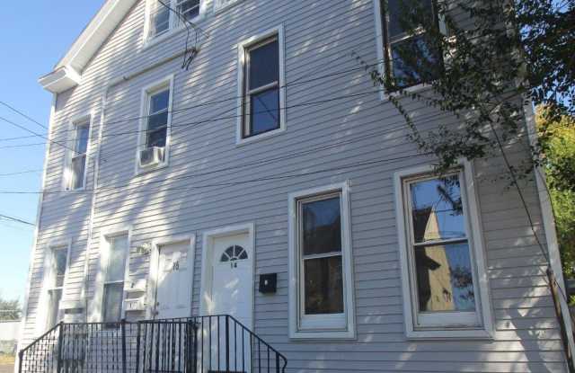 14 N OLDEN Avenue N Gallery 1