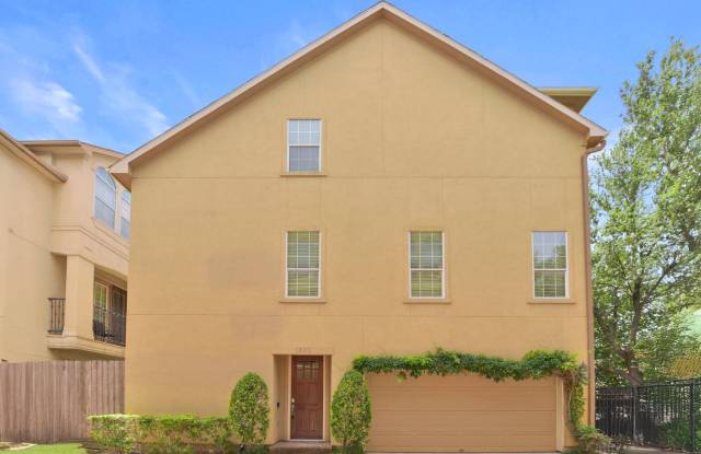 Gated Serenity Just Steps from Downtown - 1602 Colorado Street, Houston, TX 77007