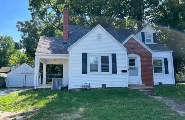 Step into charm, comfort, and a fresh remodel with this fantastic 3 bedroom, 1.5 bath home right here in Springfield, MO! - 1046 East Sunshine Street, Springfield, MO 65807