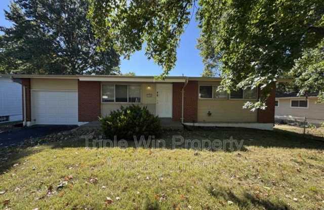 1742 Hudson Rd photos photos