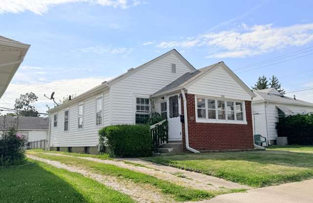 NOW SHOWING: 2 Bedroom/ 1.5 Bathroom located at 108 S 8th St. in Beech Grove, IN. photos photos