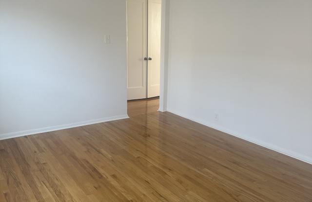 2319 E. 70th Street, Unit 3 Gallery 3
