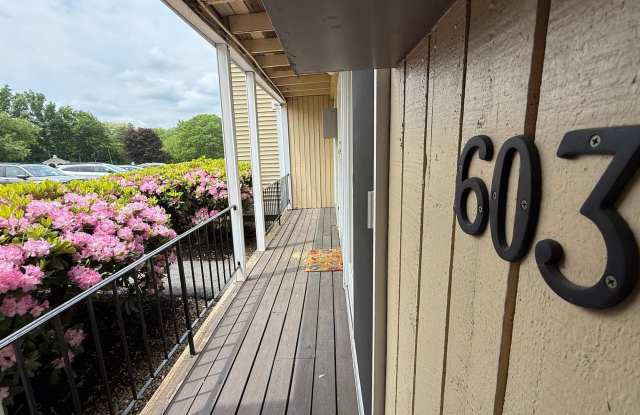 Walk to Downtown from this 1 Bedroom 1st Floor condo in Cocheco Court! photos photos