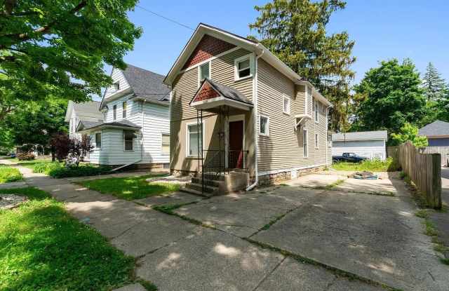 1009 Oak Street photos photos