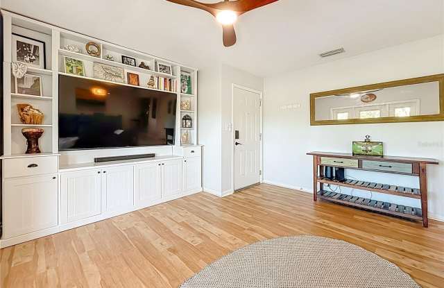 3893 POMPANO Drive SE Gallery 2