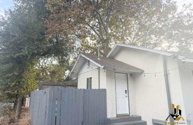 135 1/2 E Street Gallery 1